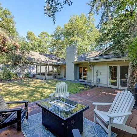 5 Hollyberry Lane Villa
